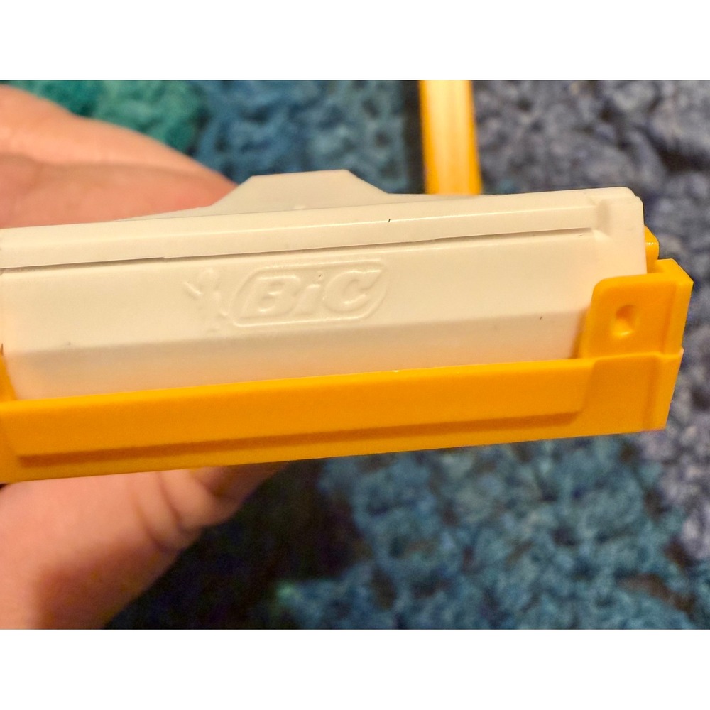 Vintage 1980s Bic Disposable Razors Orange Plastic Single Blade NOS Shave 2 Pack - Picture 6 of 6